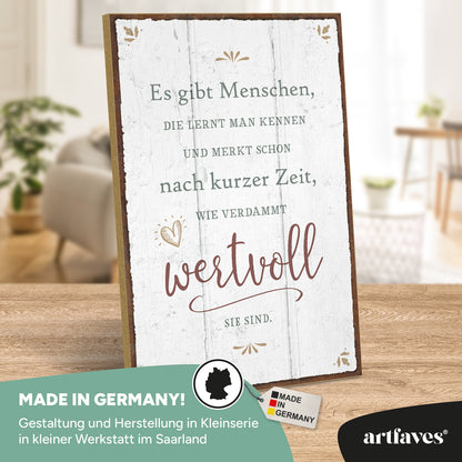 schild-mit-spruch-es-gibt-menschen-die-lernt-man-kennen