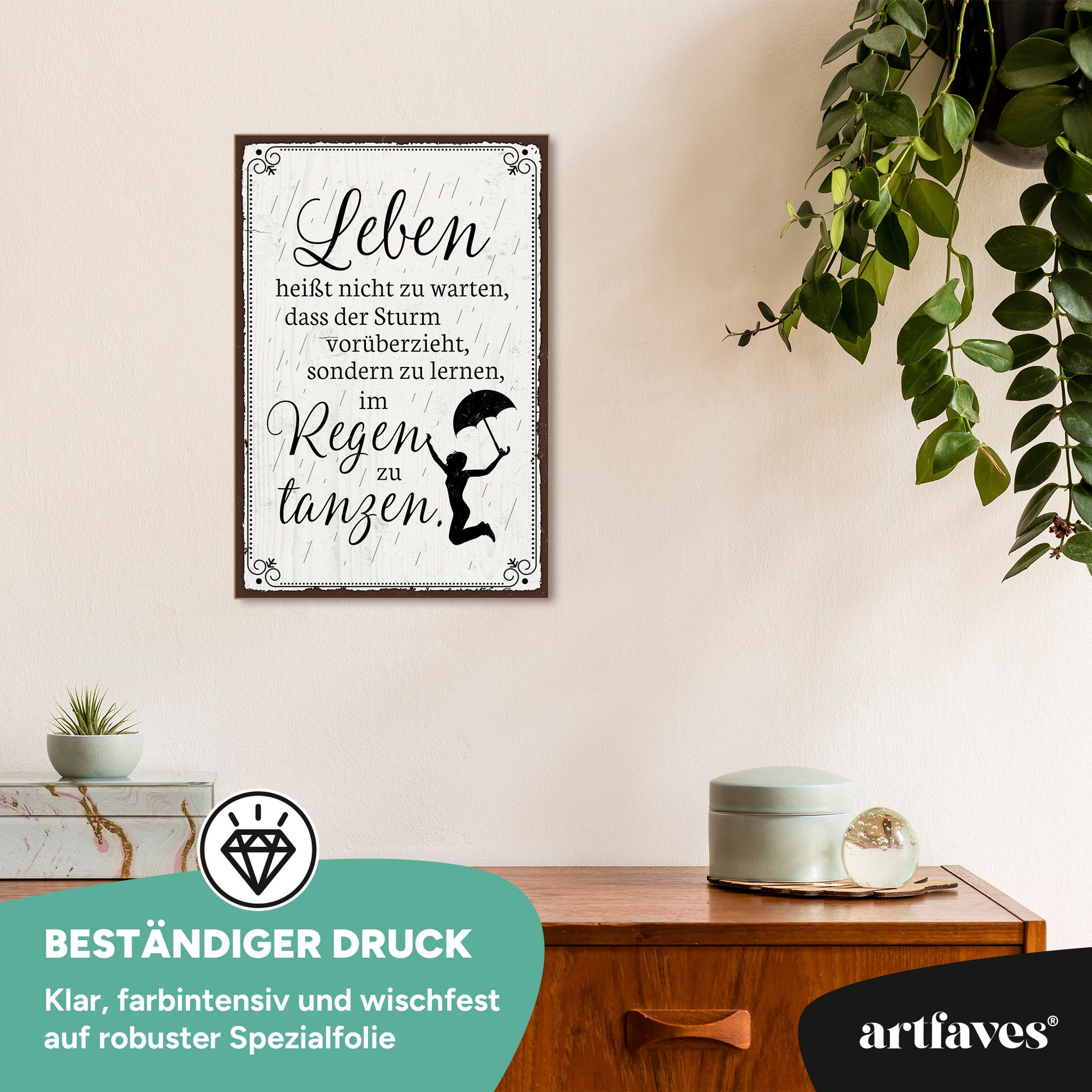 schild-mit-spruch-leben-heisst-tanzen-im-regen