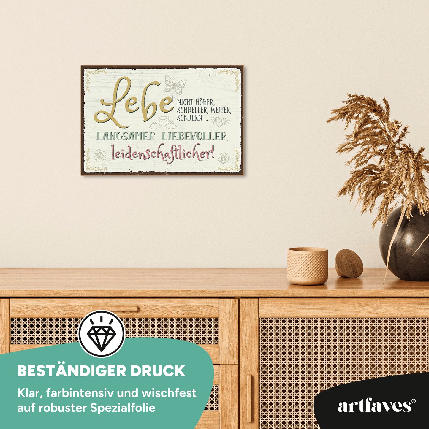 schild-mit-spruch-lebe-nicht-hoeher-schneller-weiter