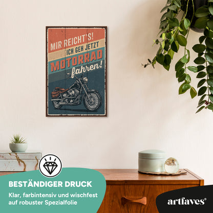 schild-mit-spruch-mir-reicht's-ich-geh'-motorrad-fahren