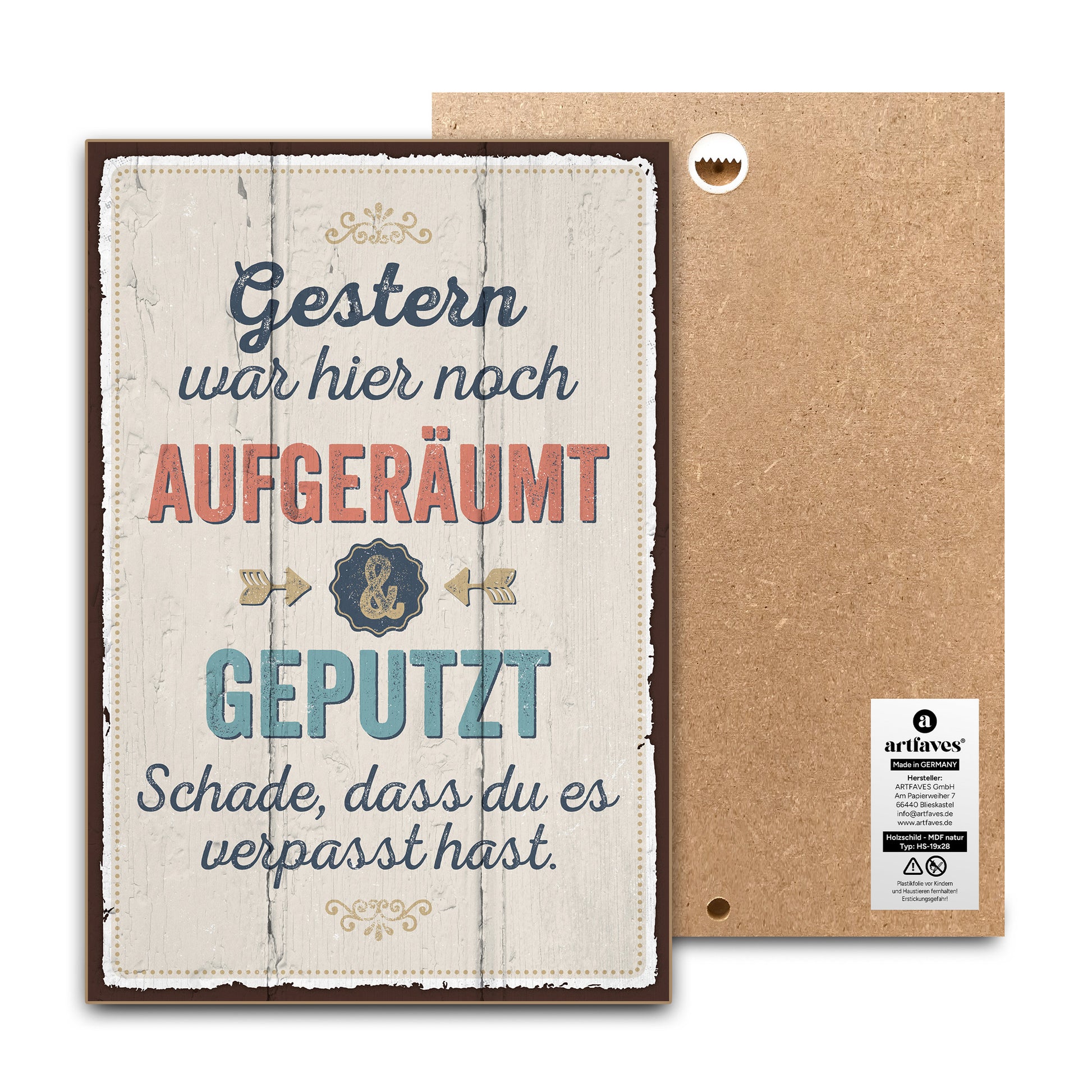schild-mit-spruch-gestern-war-hier-noch-aufgeräumt-&-geputzt