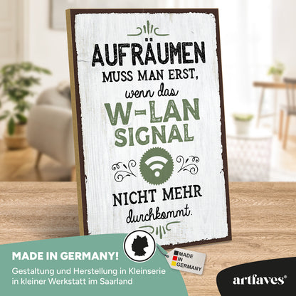 schild-mit-spruch-aufräumen-muss-man-erst-wlan