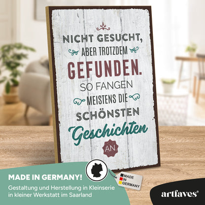 schild-mit-spruch-nicht-gesucht-aber-gefunden