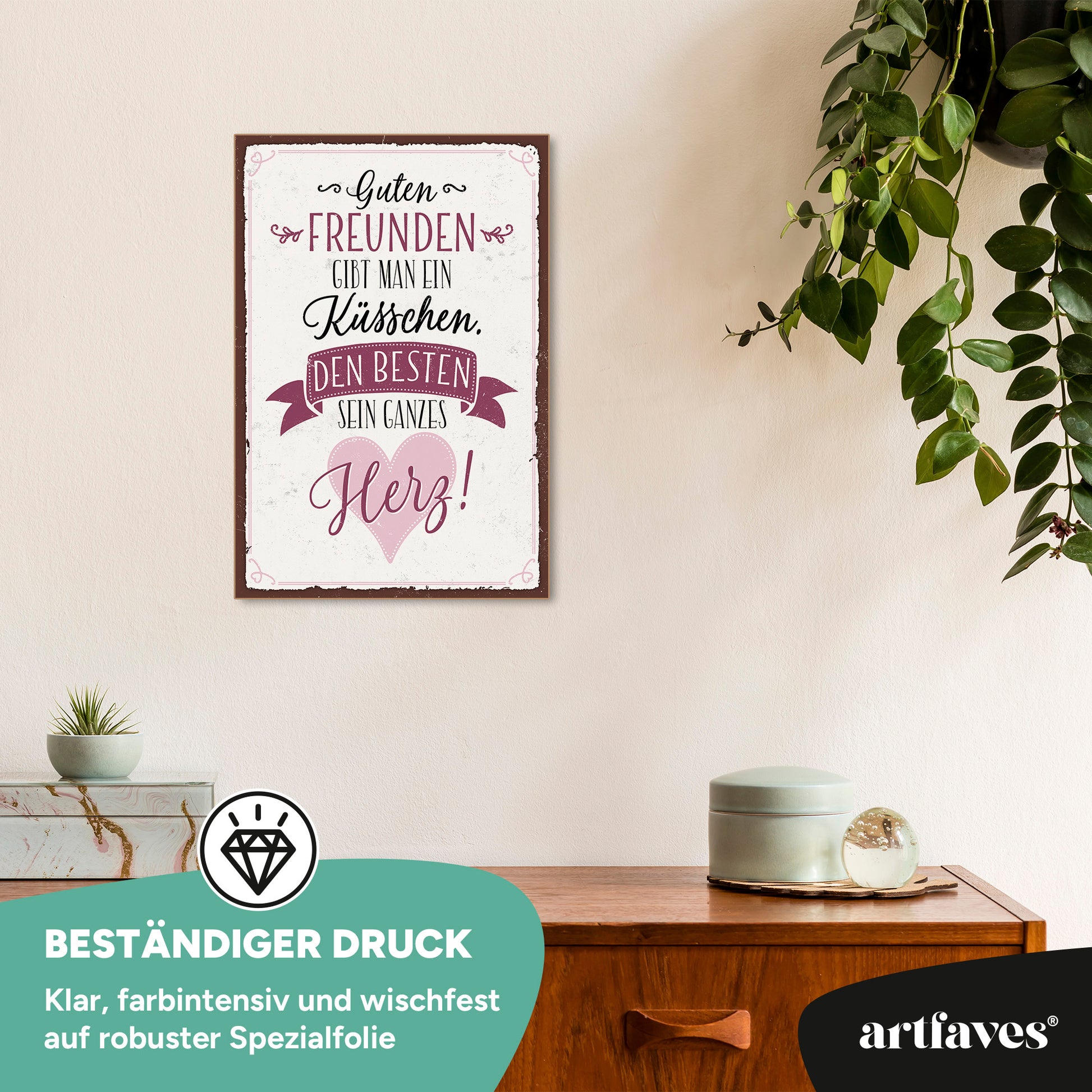 schild-mit-spruch-guten-freunden-gibt-man-ein-küsschen