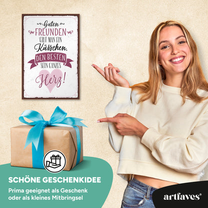schild-mit-spruch-guten-freunden-gibt-man-ein-küsschen