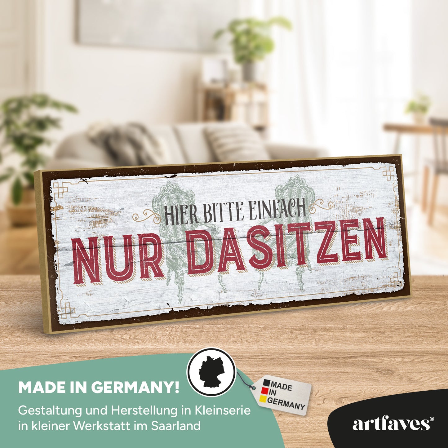 schild-mit-spruch-hier-bitte-einfach-nur-dasitzen