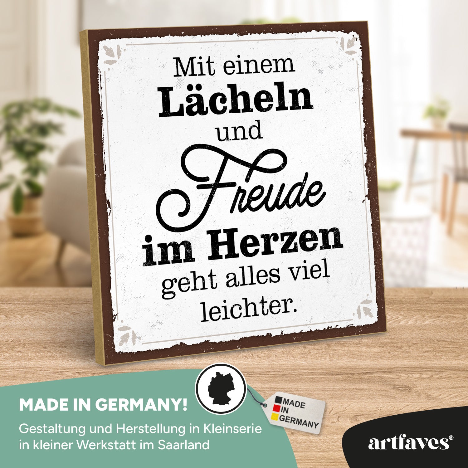 schild-mit-spruch-mit-lächeln-und-freude-im-herzen
