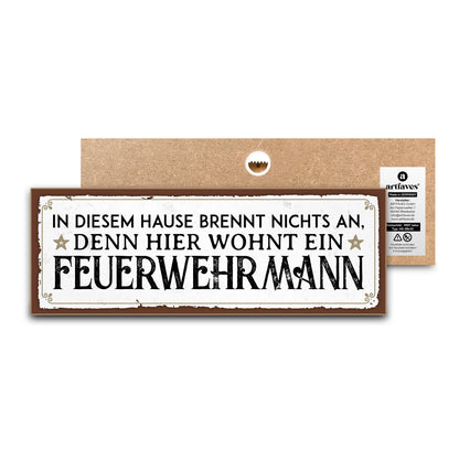 schild-mit-spruch-hier-wohnt-ein-feuerwehrmann