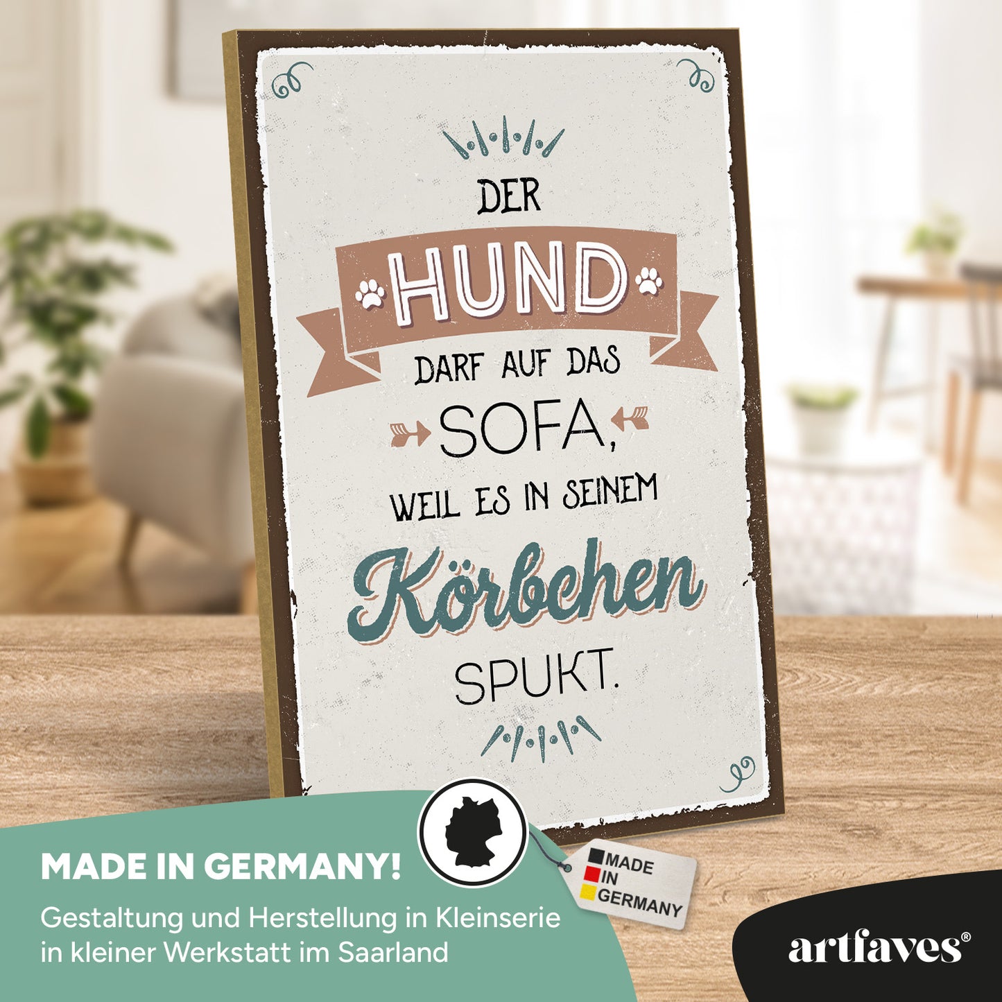 schild-mit-spruch-im-hundekoerbchen-spukt-es