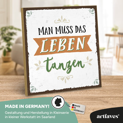 schild-mit-spruch-man-muss-das-leben-tanzen