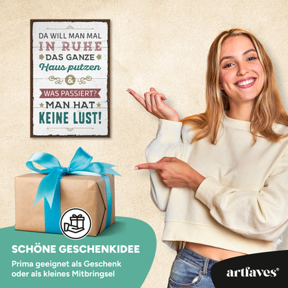 schild-mit-spruch-in-ruhe-das-haus-putzen