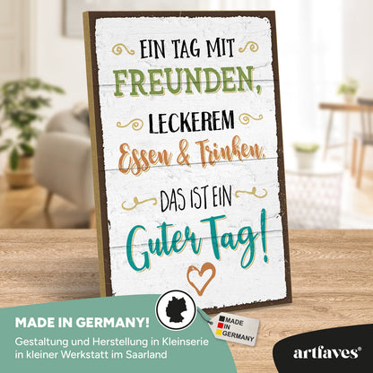 schild-mit-spruch-ein-tag-mit-freunden-ist-ein-guter-tag