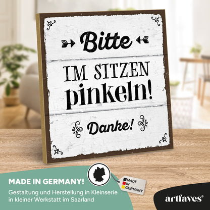 schild-mit-spruch-bitte-im-sitzen-pinkeln