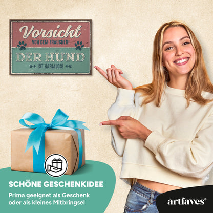 schild-mit-spruch-vorsicht-vor-dem-frauchen