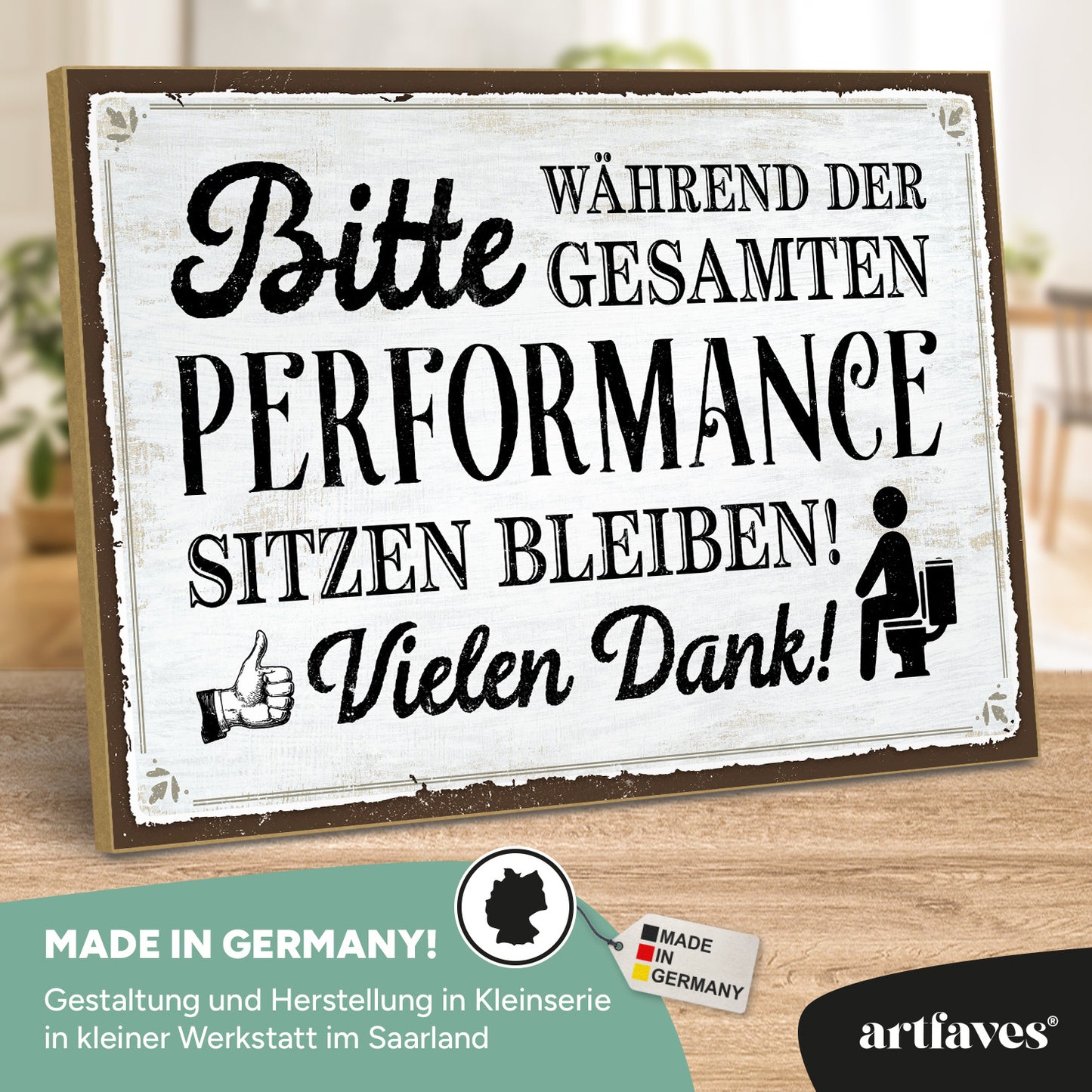schild-mit-spruch-bitte-waehrend-der-gesamten-performance-sitzen-bleiben