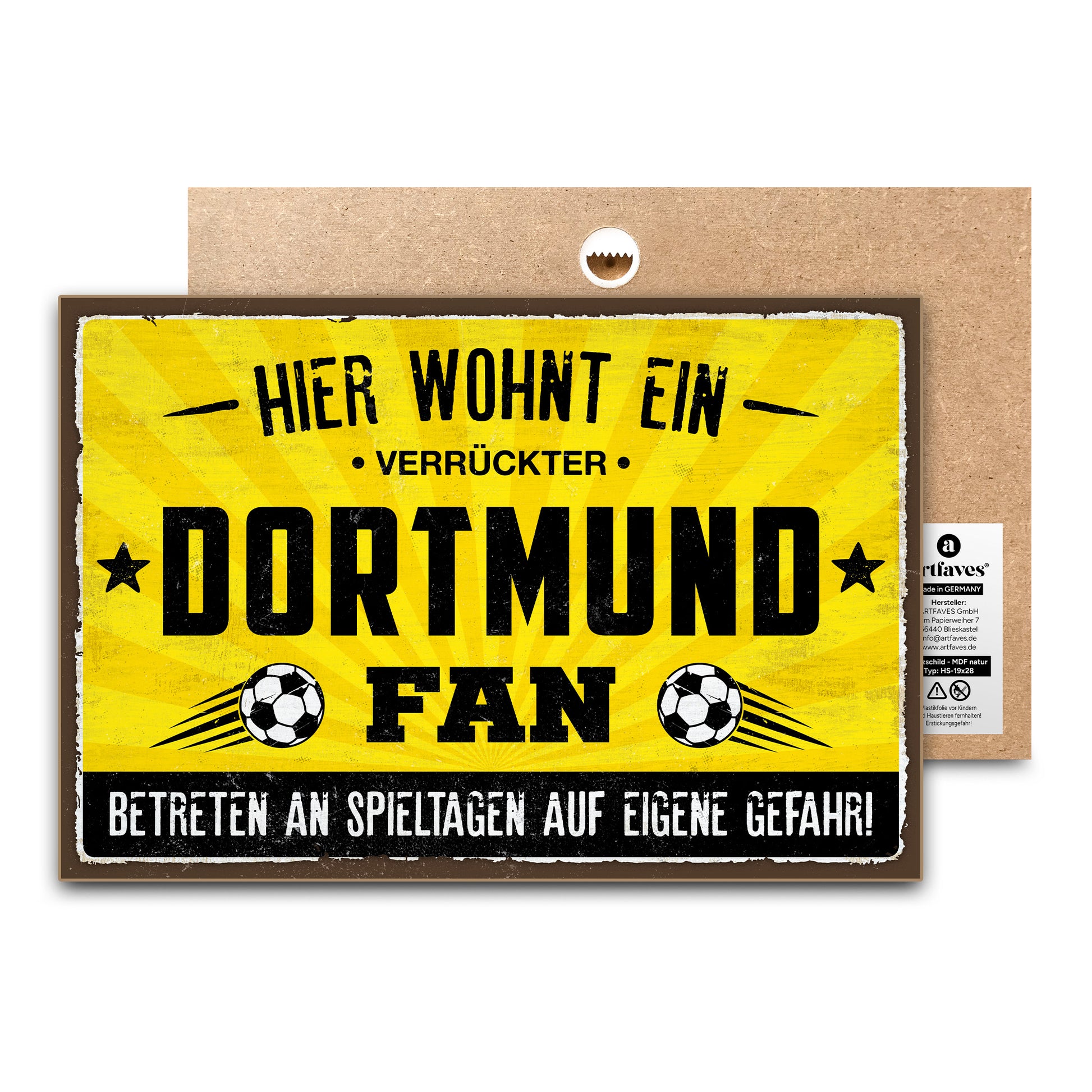 schild-mit-spruch-hier-wohnt-ein-verrueckter-dortmund-fan