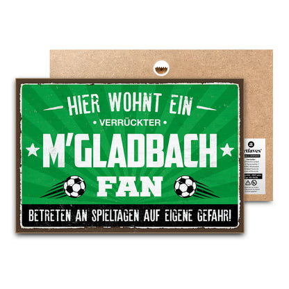 schild-mit-spruch-hier-wohnt-ein-verrueckter-gladbach-fan