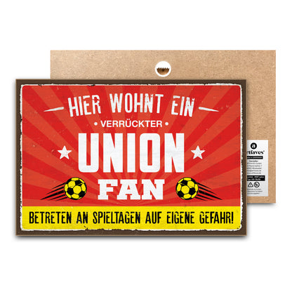 schild-mit-spruch-hier-wohnt-ein-verrueckter-union-fan