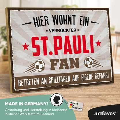 schild-mit-spruch-hier-wohnt-ein-verrueckter-st.pauli-fan