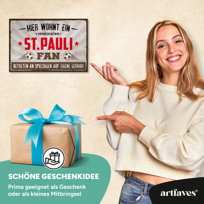 schild-mit-spruch-hier-wohnt-ein-verrueckter-st.pauli-fan