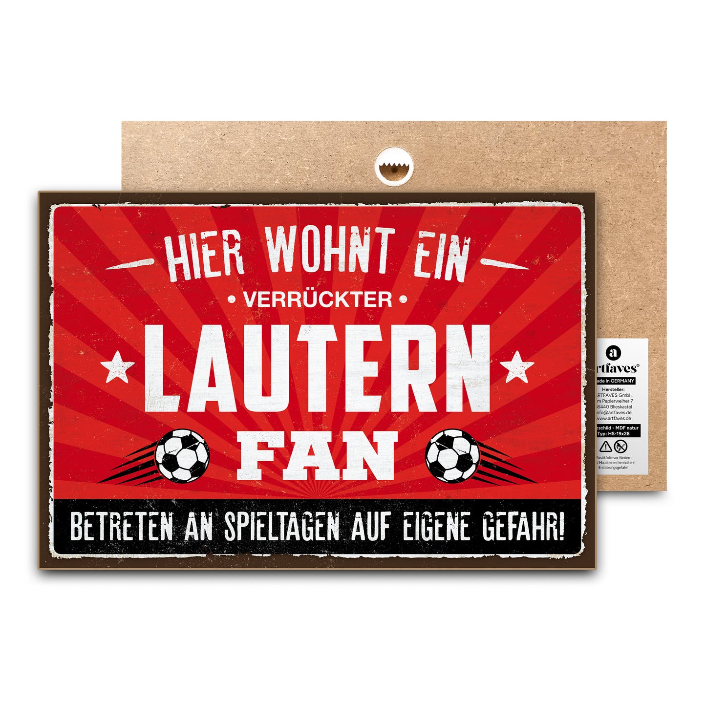 schild-mit-spruch-hier-wohnt-ein-verrueckter-lautern-fan