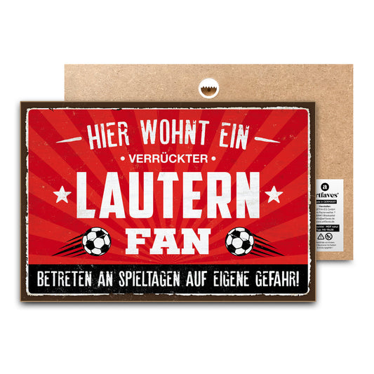schild-mit-spruch-hier-wohnt-ein-verrueckter-lautern-fan