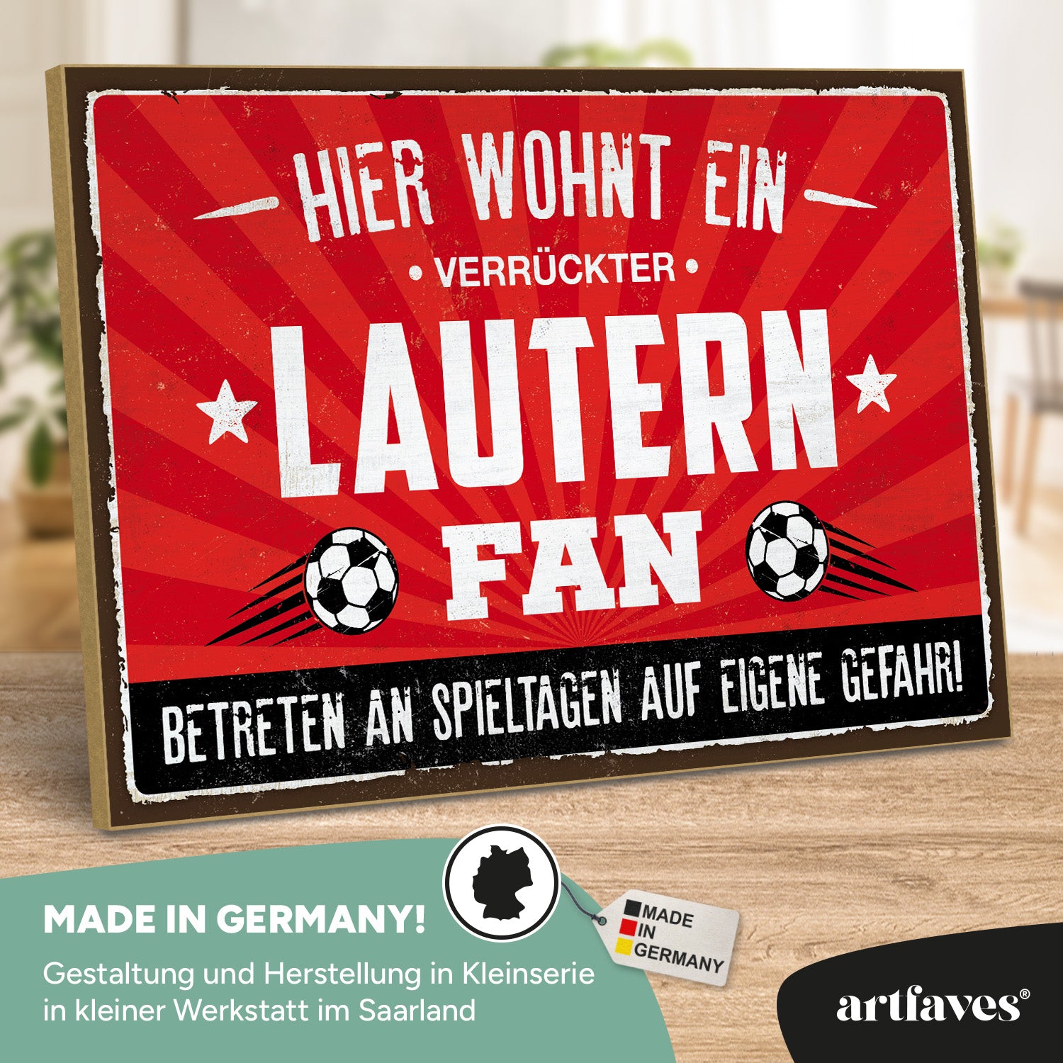 schild-mit-spruch-hier-wohnt-ein-verrueckter-lautern-fan