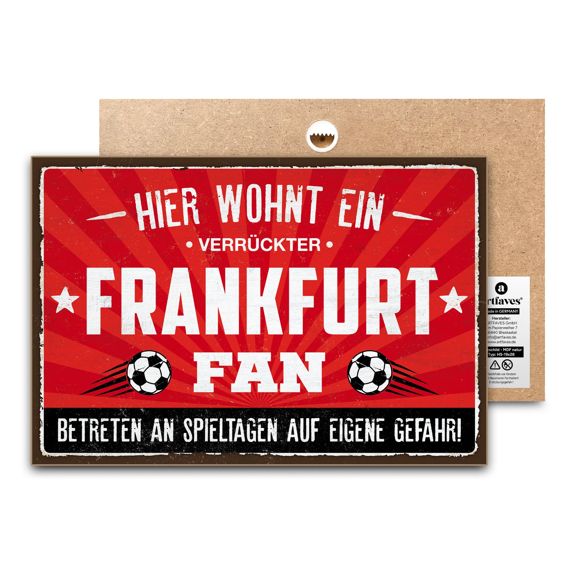 schild-mit-spruch-hier-wohnt-ein-verrueckter-frankfurt-fan