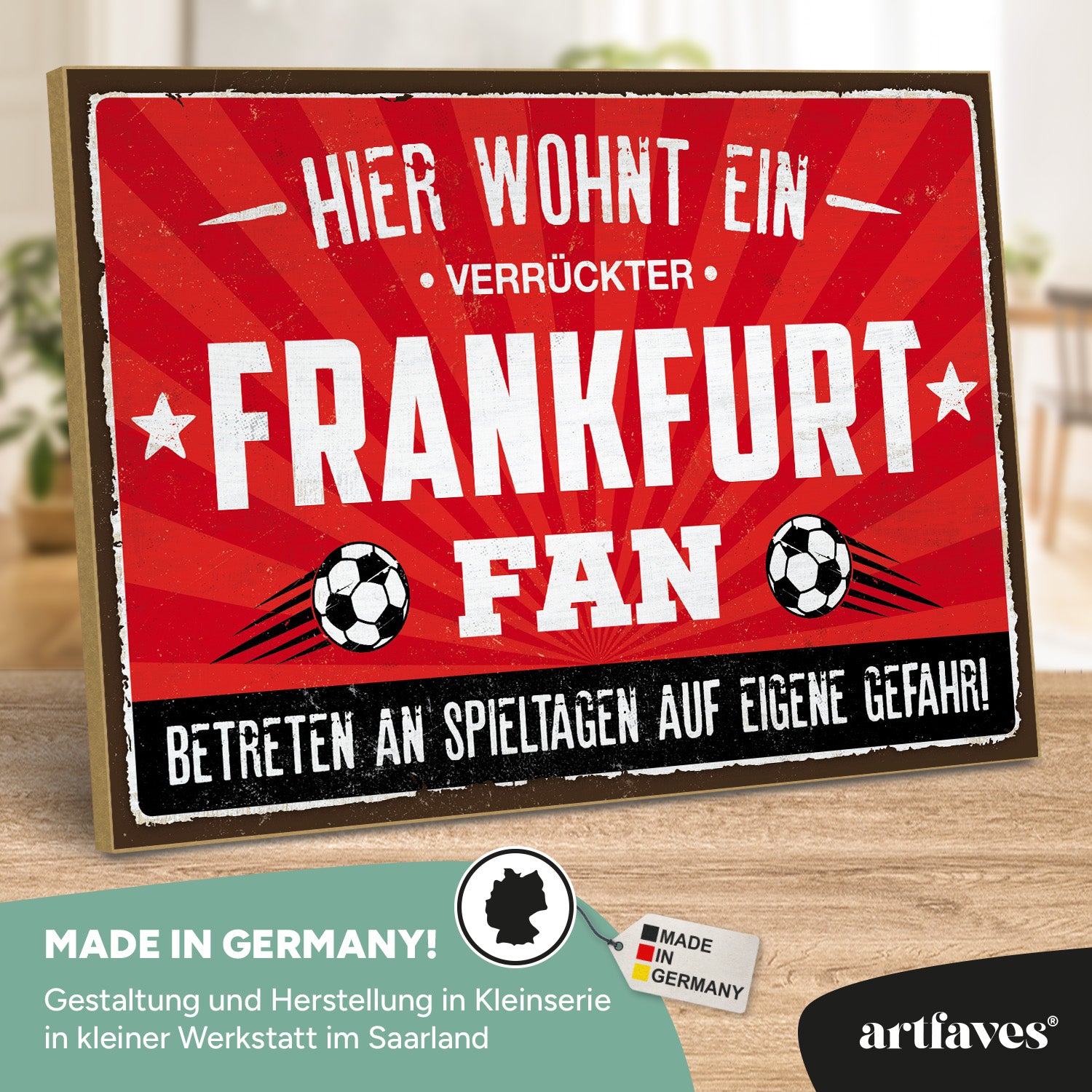 schild-mit-spruch-hier-wohnt-ein-verrueckter-frankfurt-fan