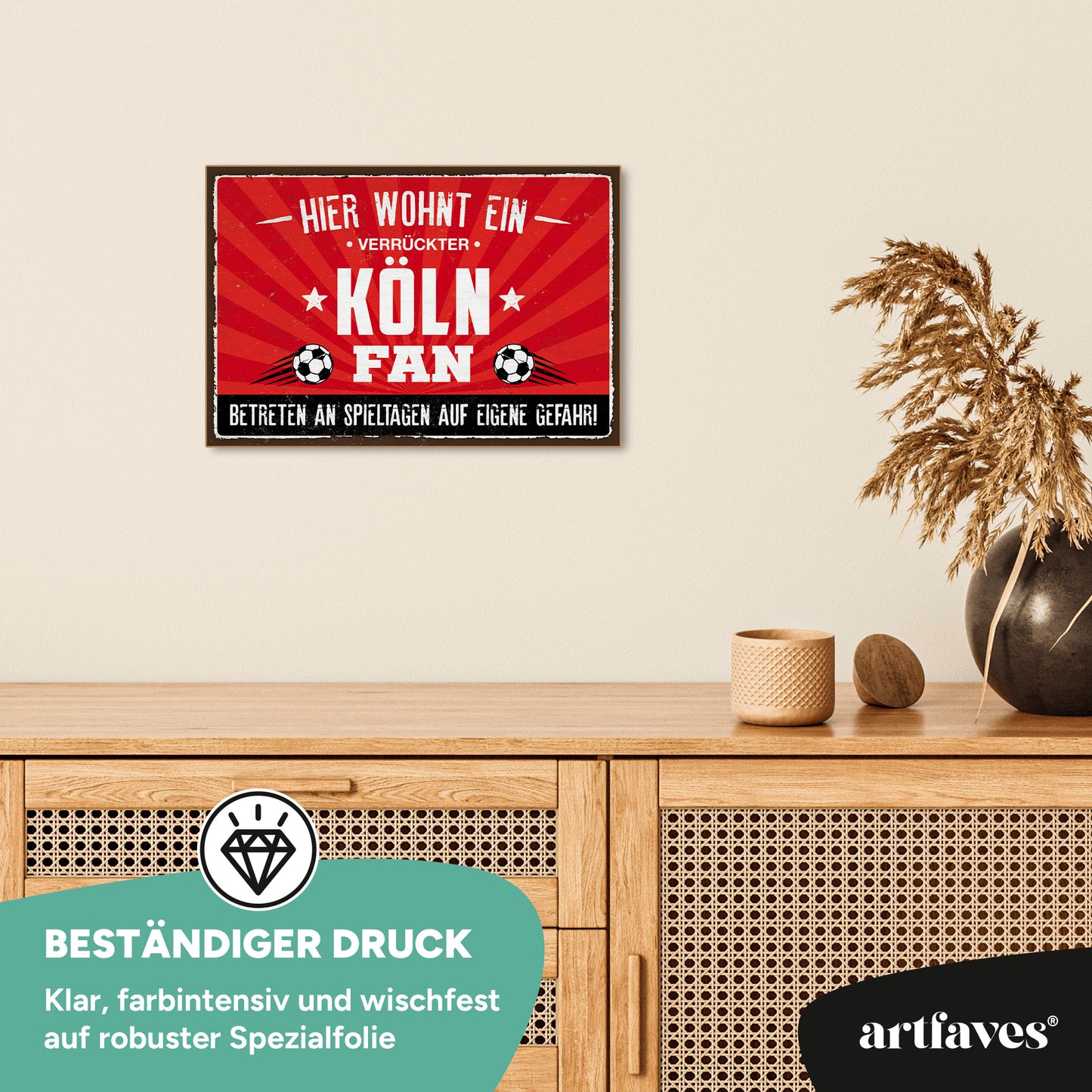 schild-mit-spruch-hier-wohnt-ein-verrueckter-köln-fan