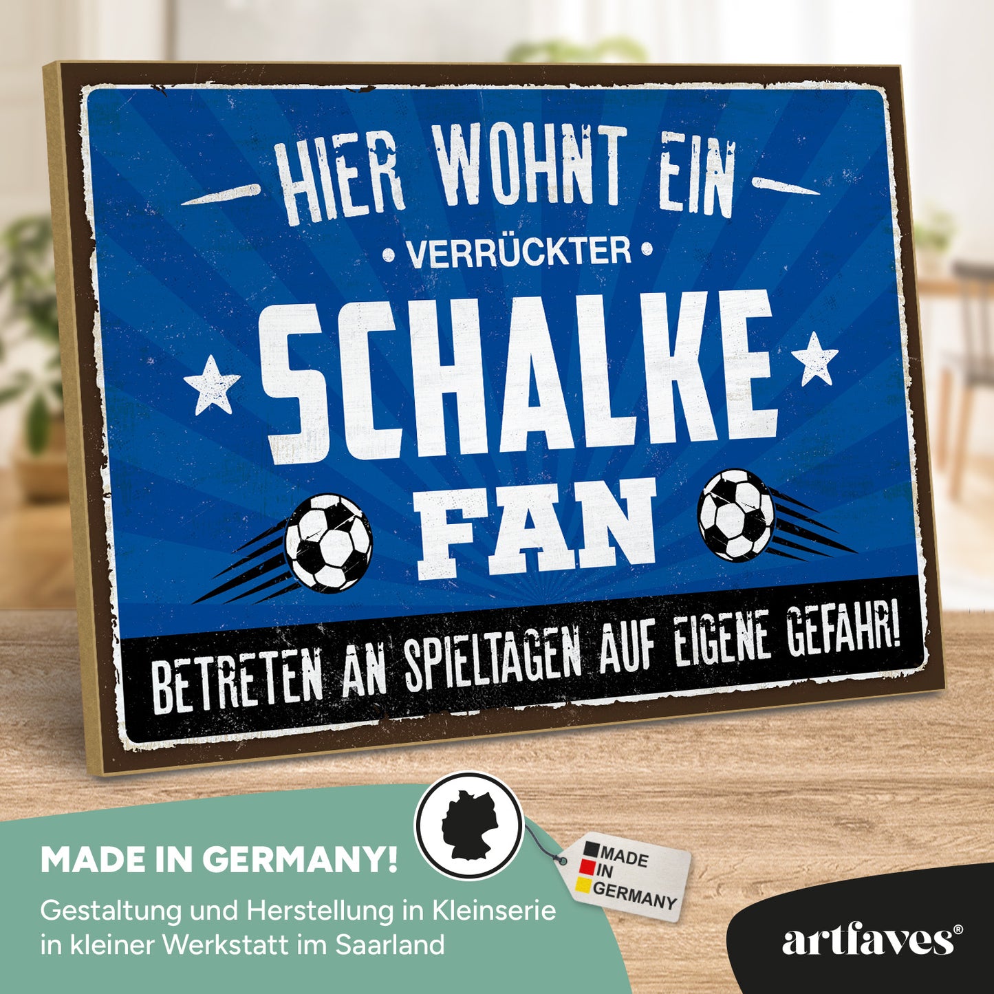 schild-mit-spruch-hier-wohnt-ein-verrueckter-schalke-fan
