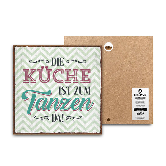 schild-mit-spruch-die-kueche-ist-zum-tanzen-da