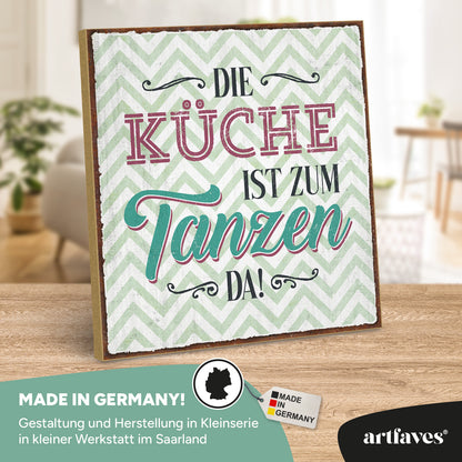 schild-mit-spruch-die-kueche-ist-zum-tanzen-da
