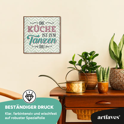 schild-mit-spruch-die-kueche-ist-zum-tanzen-da