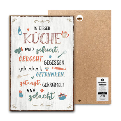 schild-mit-spruch-in-dieser-kueche-wird-gefeiert