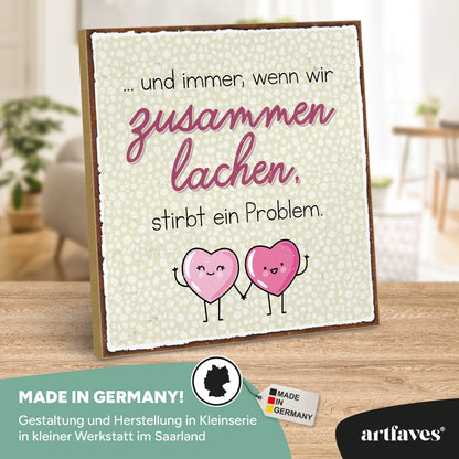 schild-mit-spruch-wenn-wir-zusammen-lachen