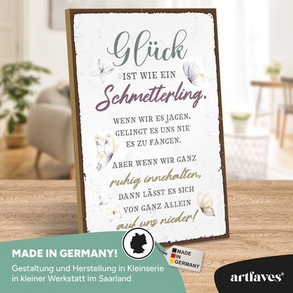 schild-mit-spruch-glueck-ist-wie-ein-schmetterling