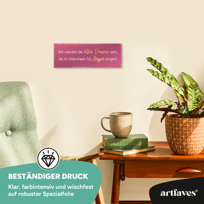 schild-mit-spruch-wir-werden-die-alten-damen-sein-die-im-altersheim-fuer-ärger-sorgen