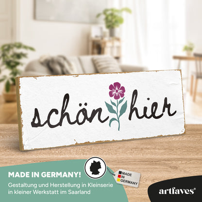 schild-mit-spruch-schoen-hier