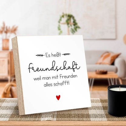 holzbild-mit-spruch-es-heißt-freundschaft-weil-man-mit-freunden-alles-schafft