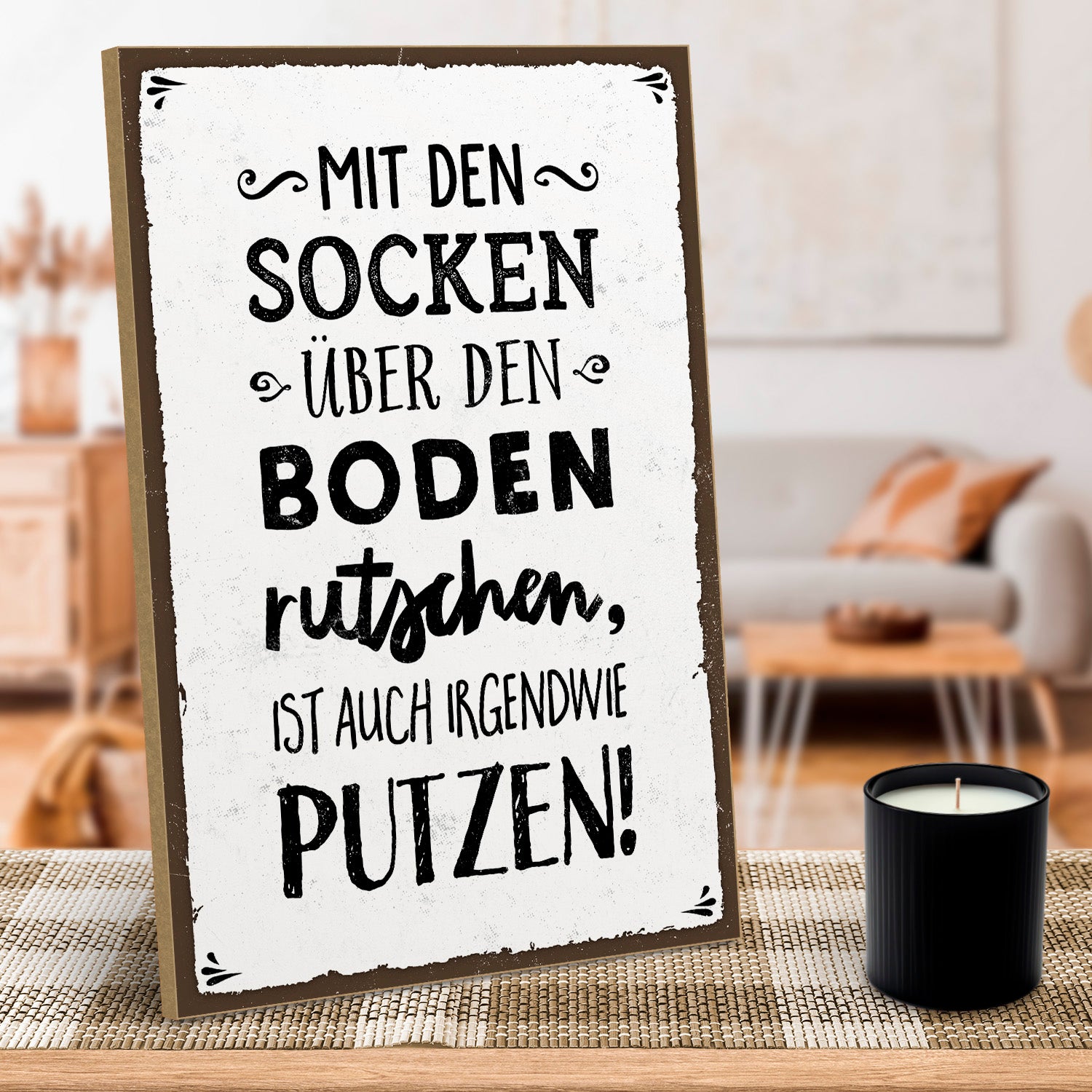 hs-holzbild-mit-spruch-mit-socken-ueber-den-boden-rutschen