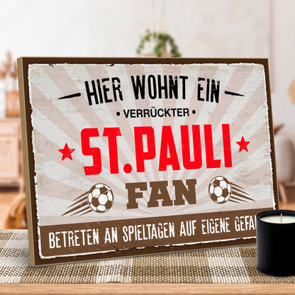 hs-holzbild-mit-spruch-hier-wohnt-ein-verrueckter-st.pauli-fan