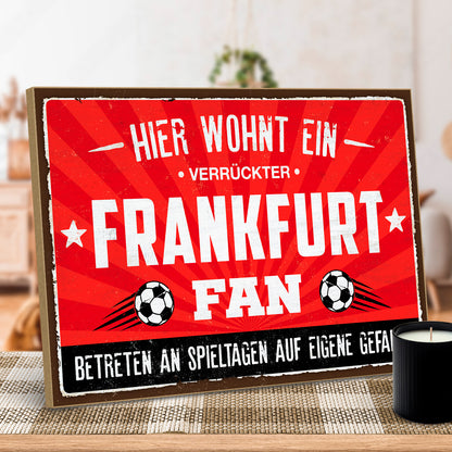 hs-holzbild-mit-spruch-hier-wohnt-ein-verrueckter-frankfurt-fan